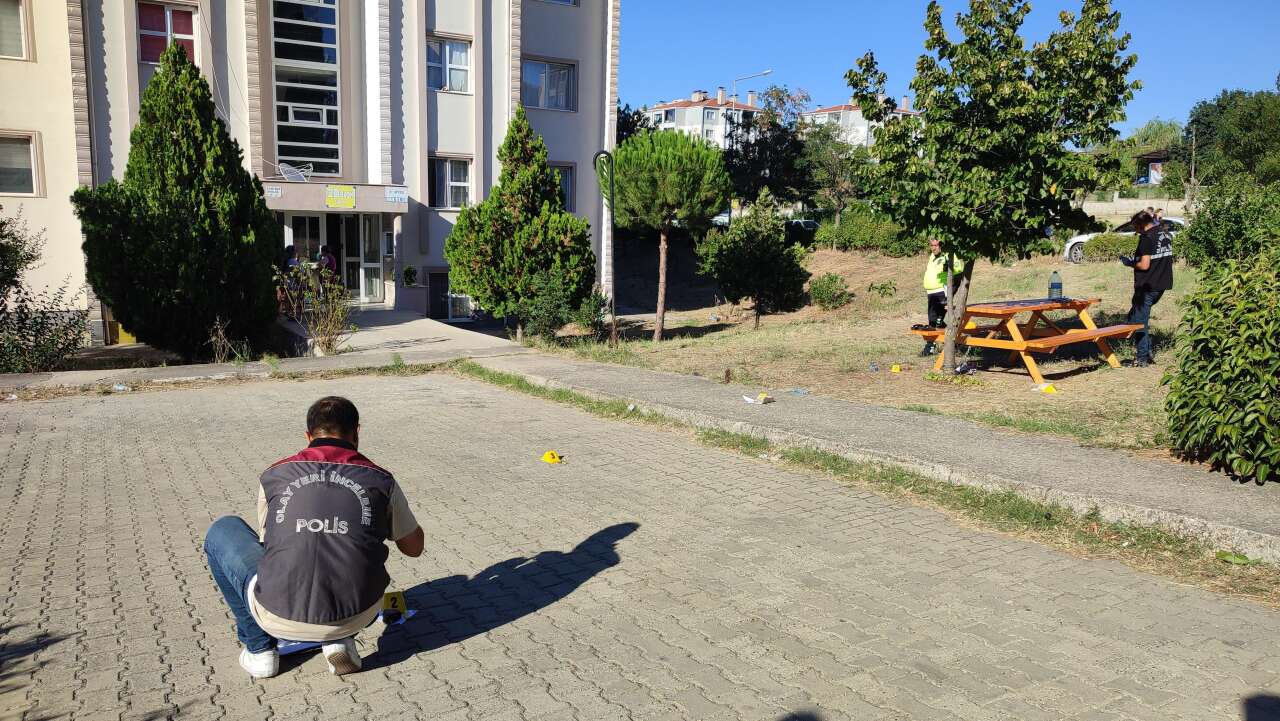 Emekli polis komşularına kurşun yağdırdı! 1 ölü, 2 yaralı var 3